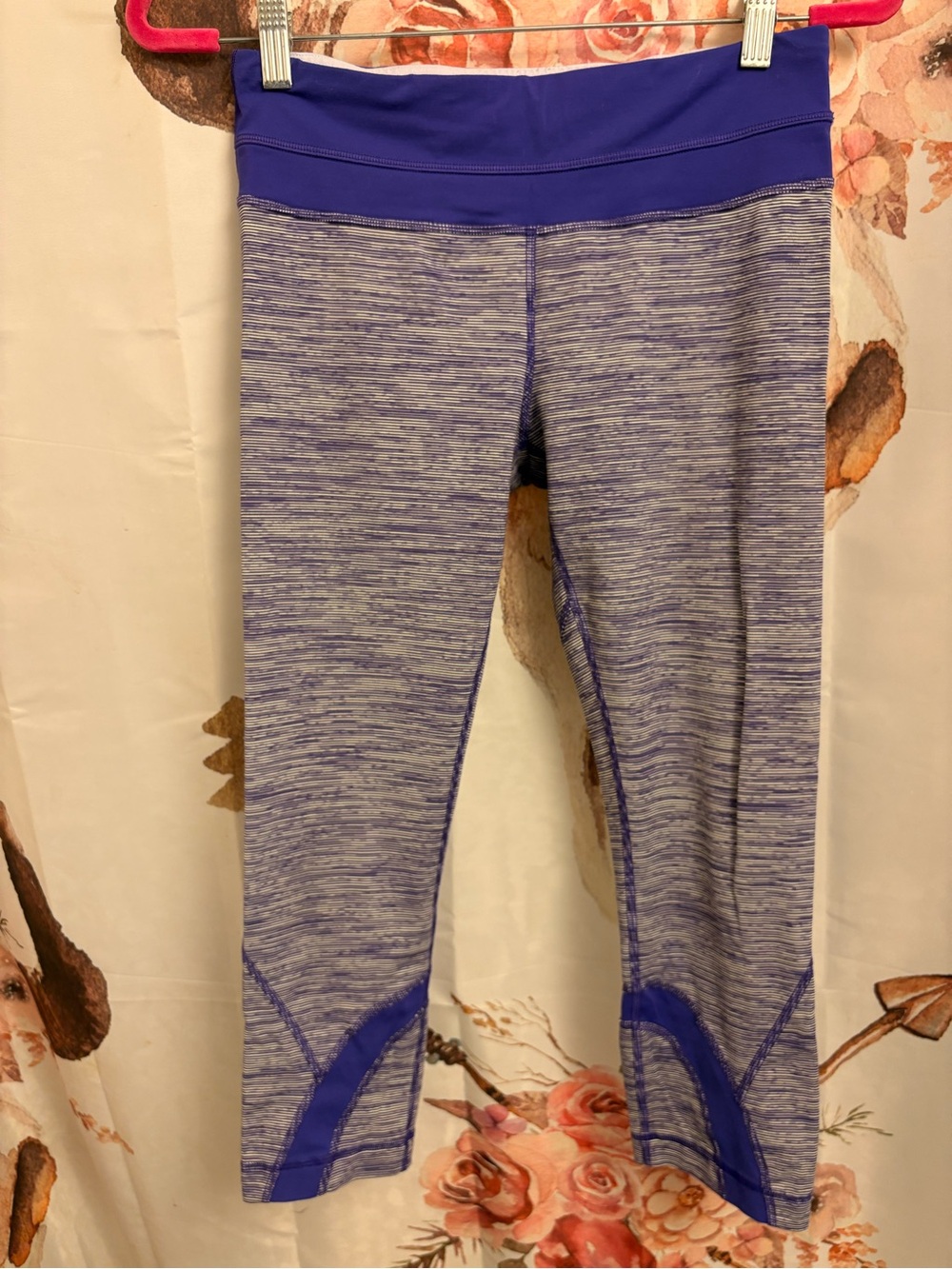 Size 6 Purple Space-Dye cropped Active Leggings